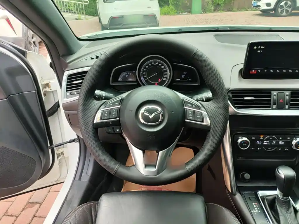 Mazda CX-4 2016 — фото 11