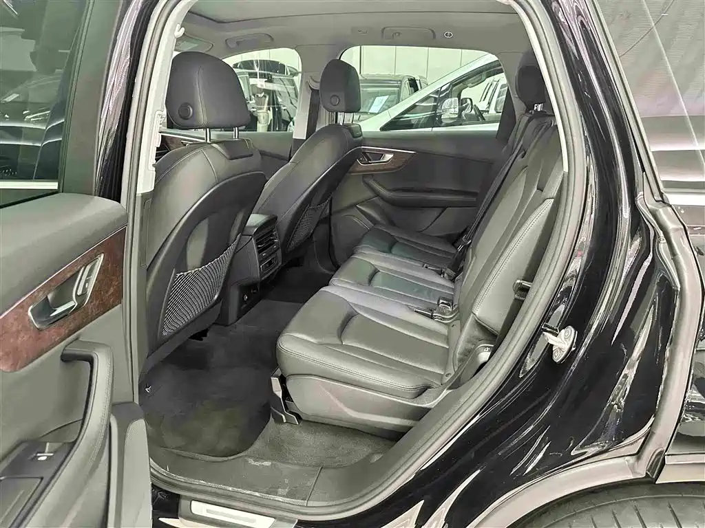 Audi Q7 2023 — фото 12