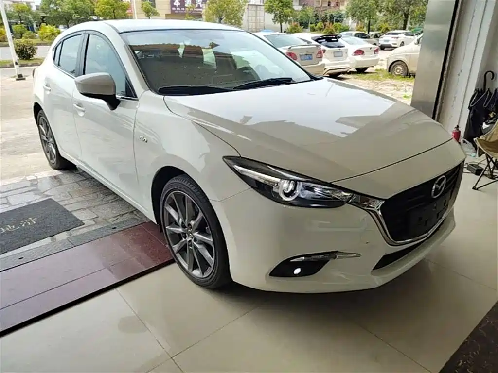 Mazda 3 Axela 2019 — фото 4
