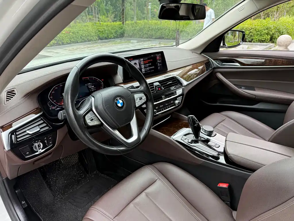 BMW 5 Series 2020 — фото 8