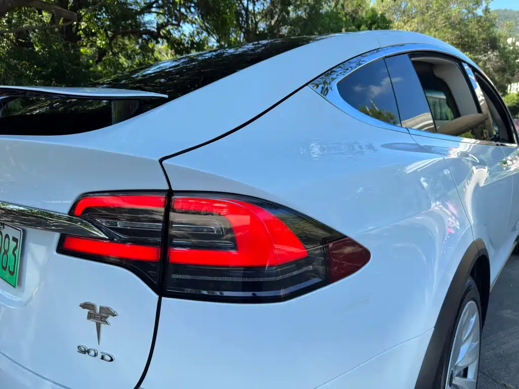 Tesla Model X 2016 — фото 22