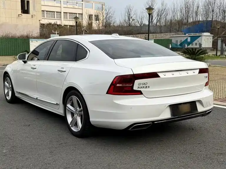 Volvo S90 2019 — фото 23