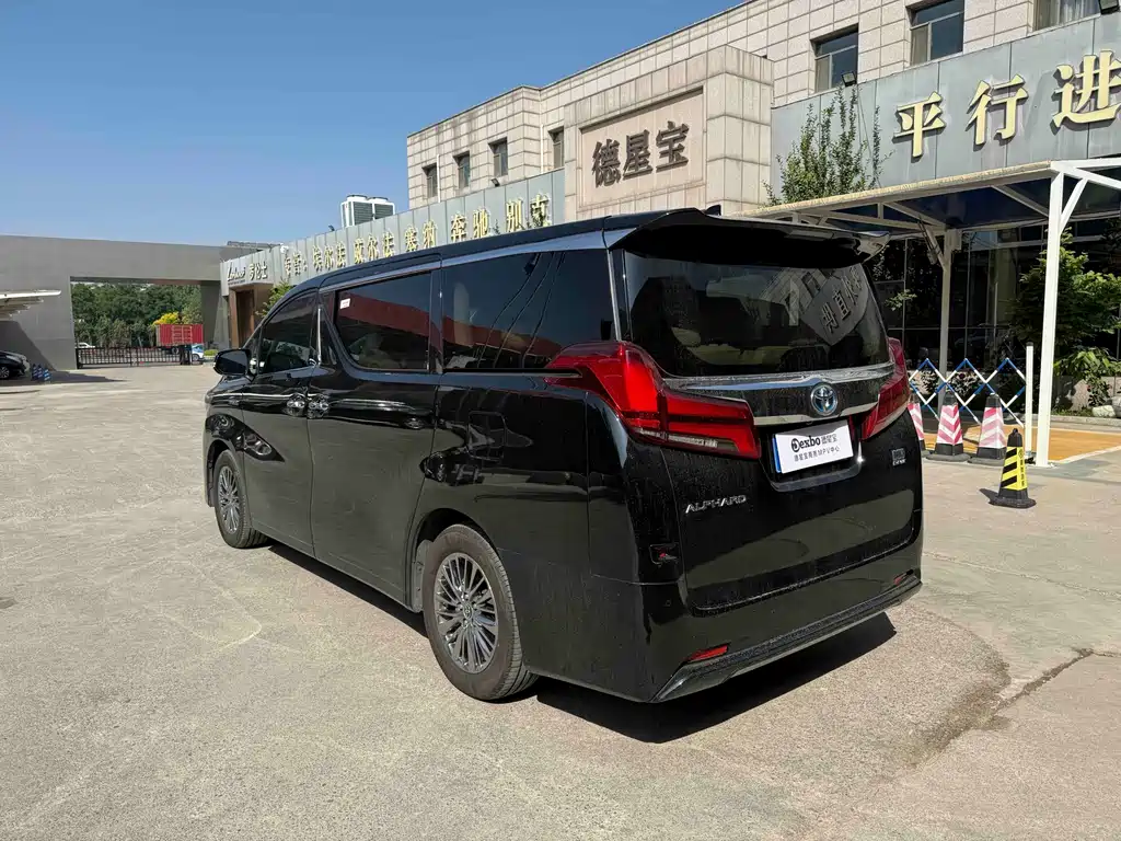 Toyota Alphard 2022 — фото 6