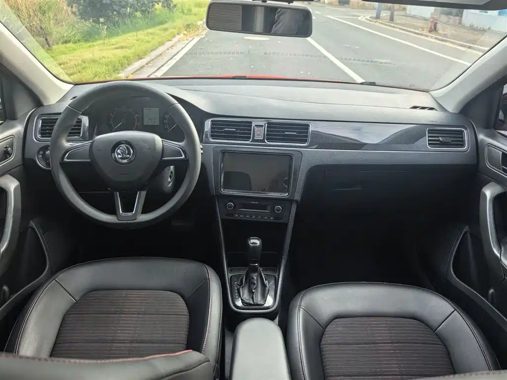 Skoda Rapid Spaceback 2016 — фото 25