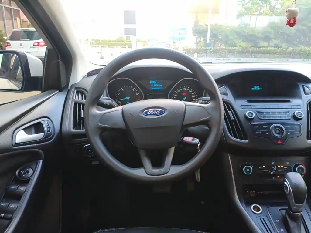 Ford Focus 2016 — фото 11