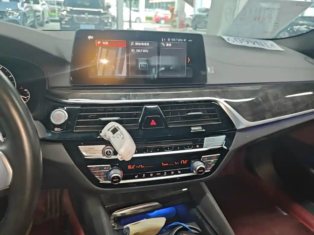 BMW 5 Series 2019 — фото 13
