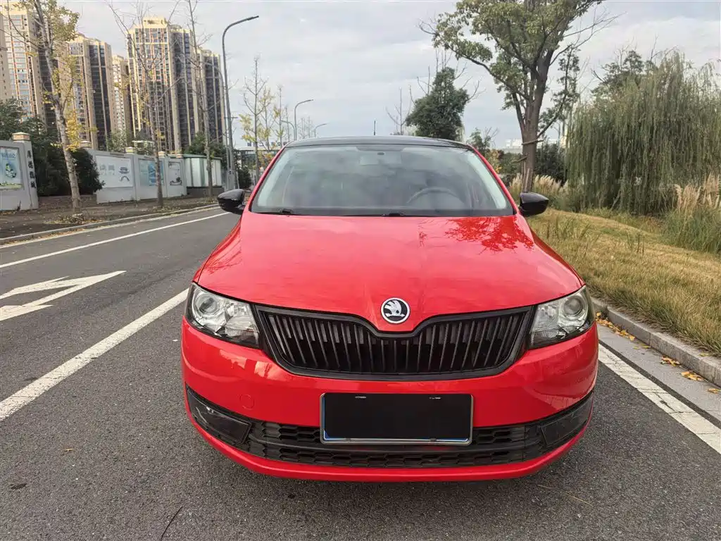 Skoda Rapid Spaceback 2016 — фото 11