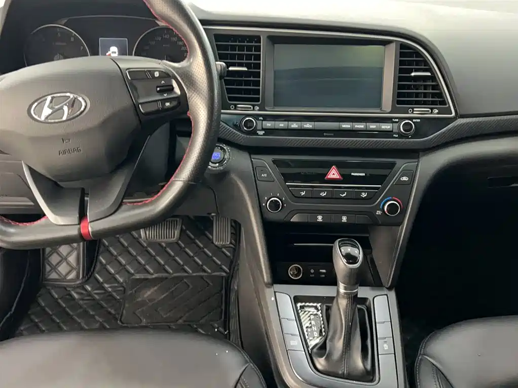Hyundai Elantra 2019 — фото 4