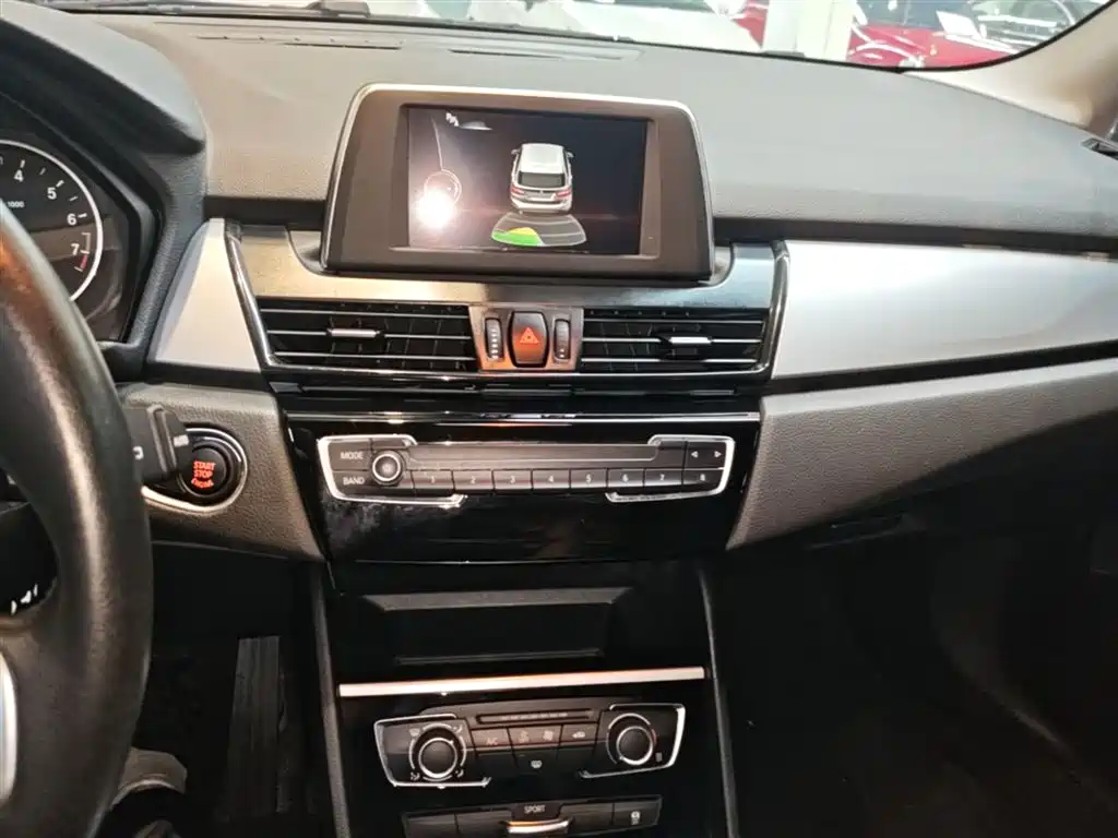 BMW 2 Series Active Tourer 2017 — фото 13