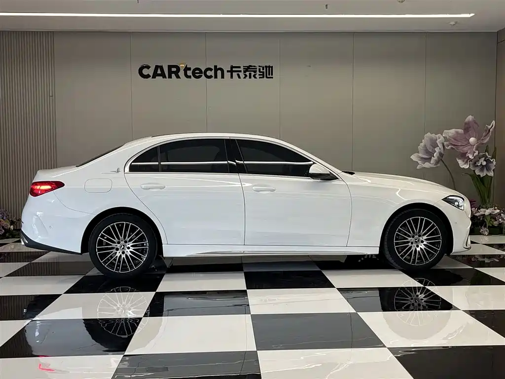 Mercedes-Benz C-Class 2024