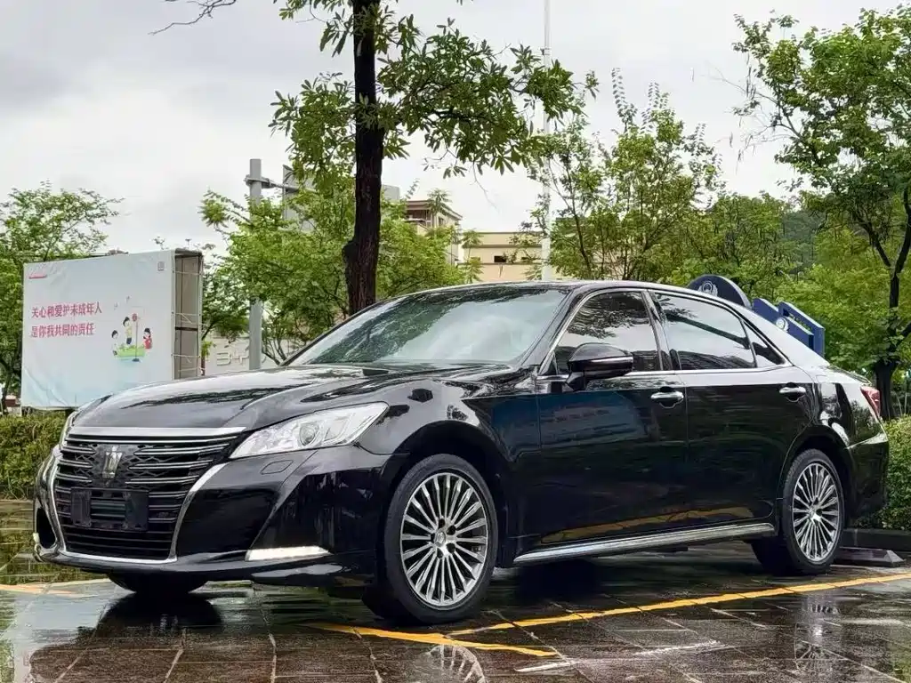 Toyota Crown 2018 — фото 1
