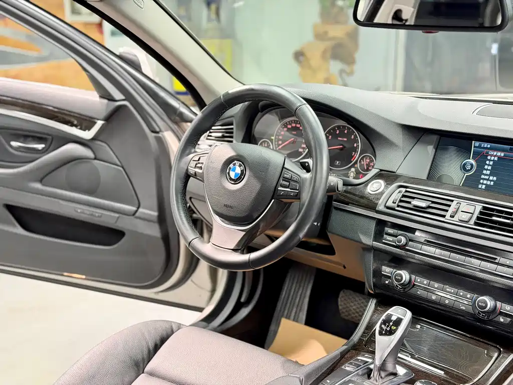 BMW 5 Series 2010 — фото 14
