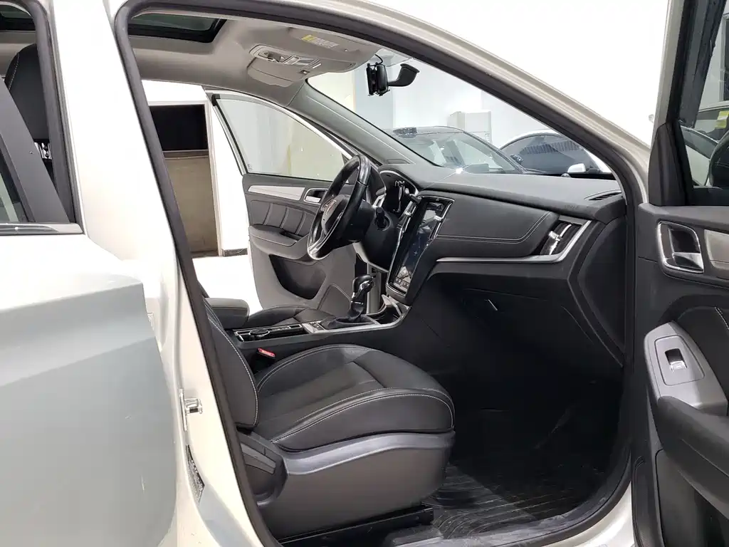 Roewe RX5 New Energy 2020 — фото 16