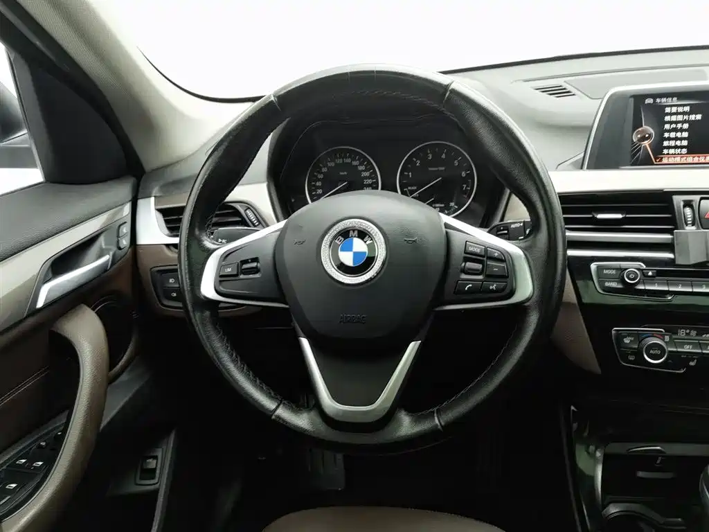 BMW X1 2017 — фото 11