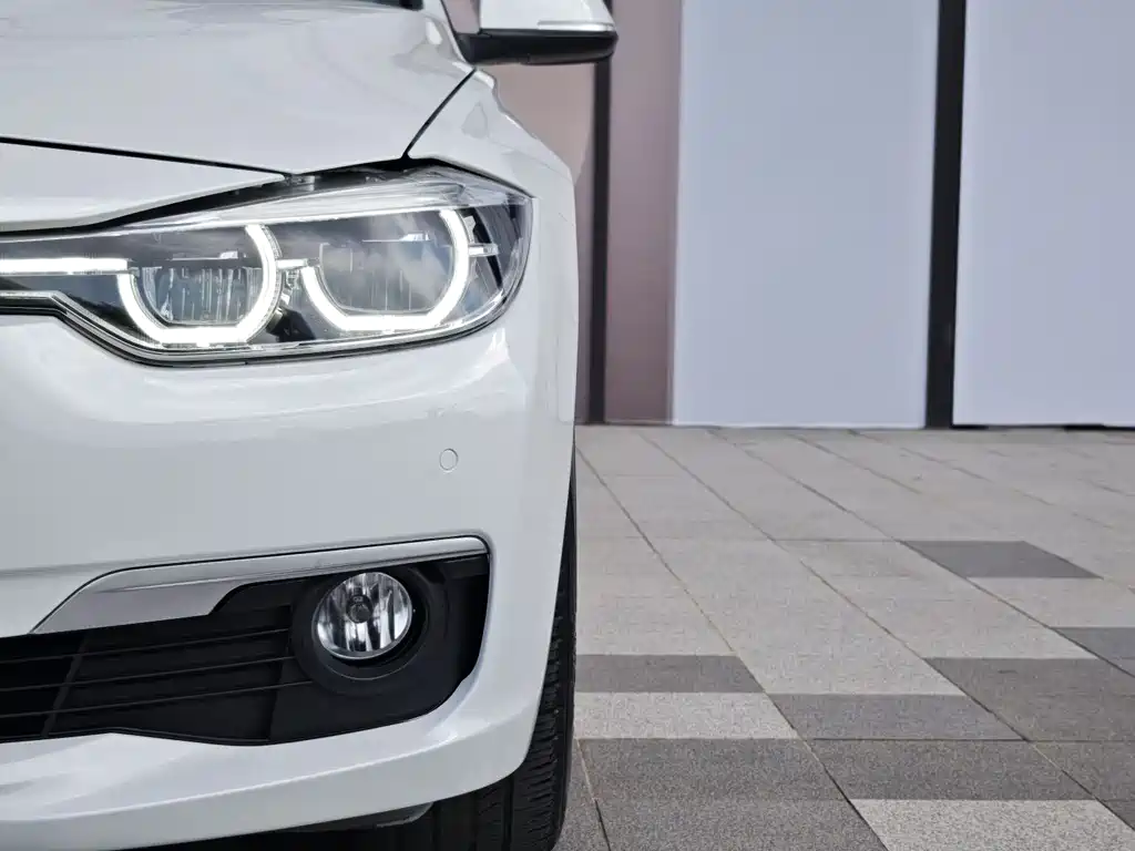 BMW 3 Series 2019 — фото 17