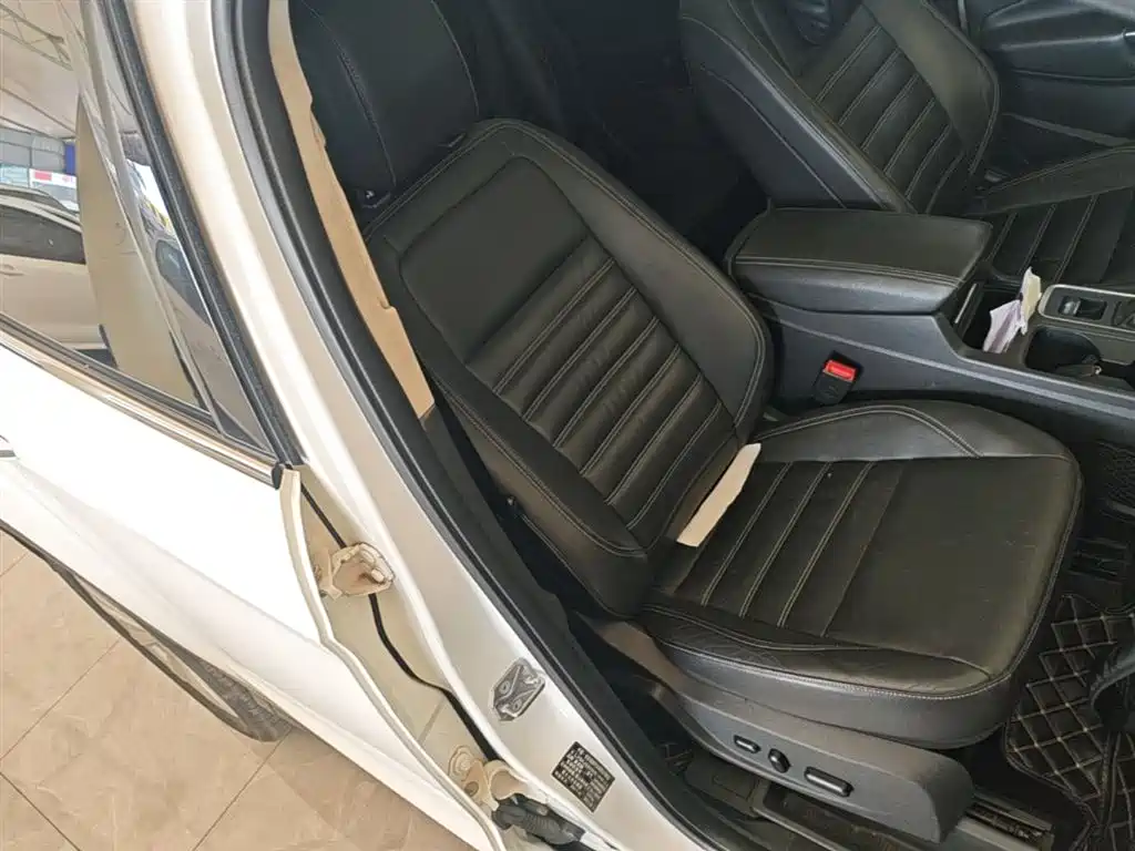 Ford Kuga 2017 — фото 24