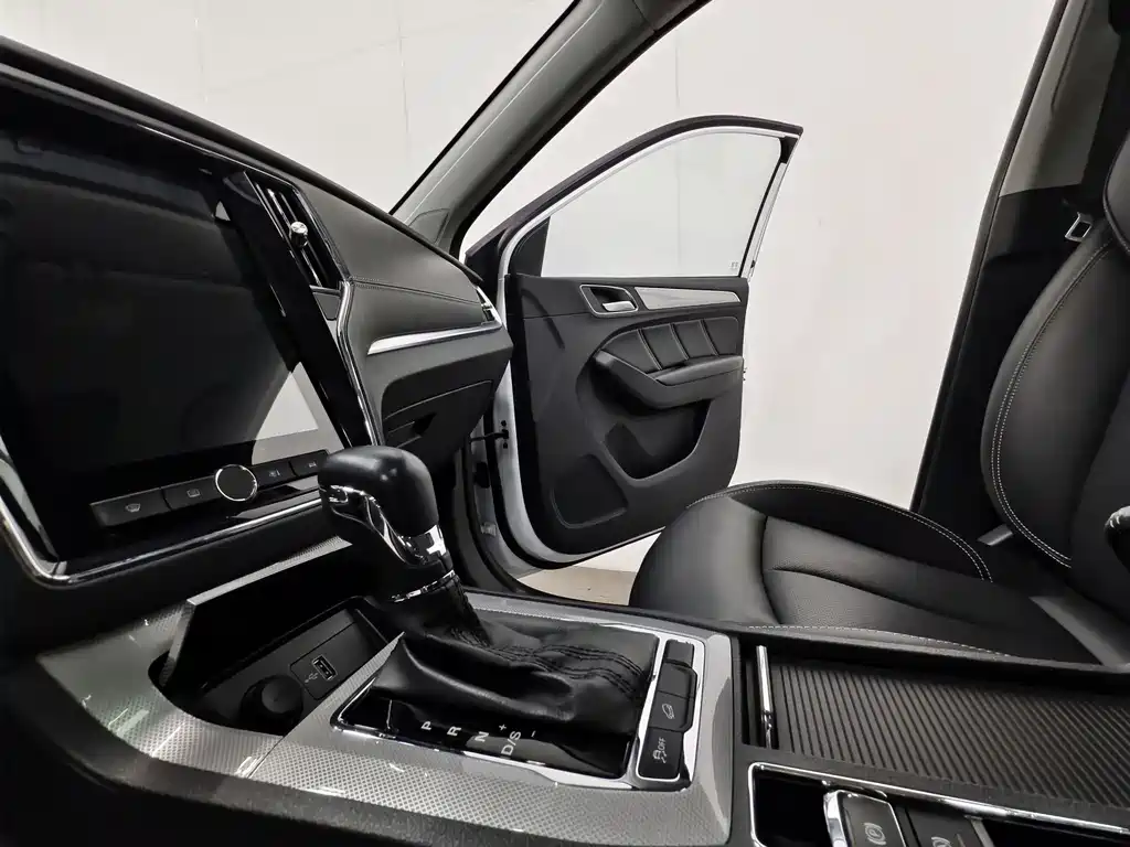 Roewe RX5 2019 — фото 11