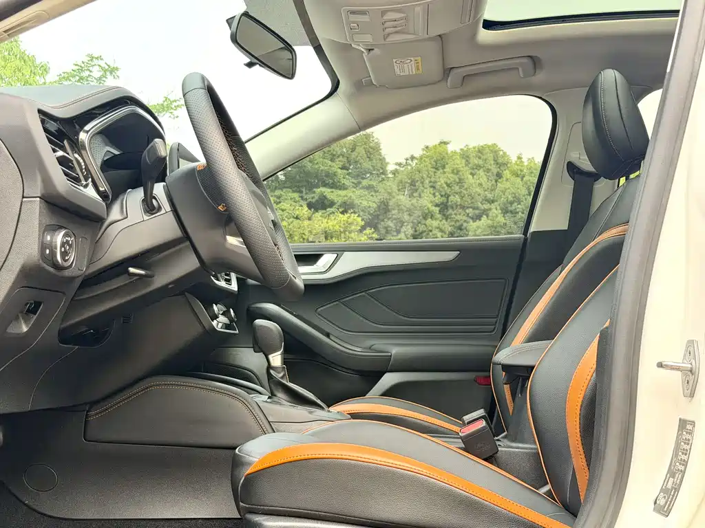 Ford Focus 2023 — фото 13