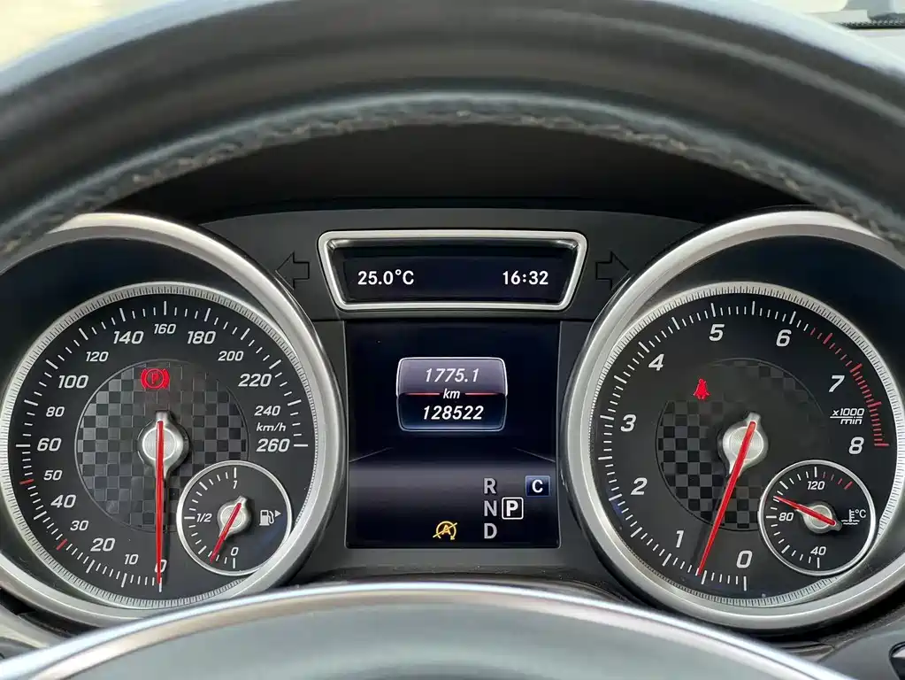 Mercedes-Benz GLE 2017 — фото 15