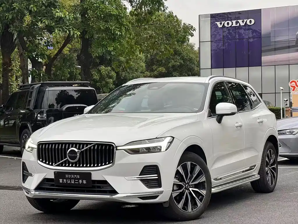 Volvo XC60 2024 — фото 1