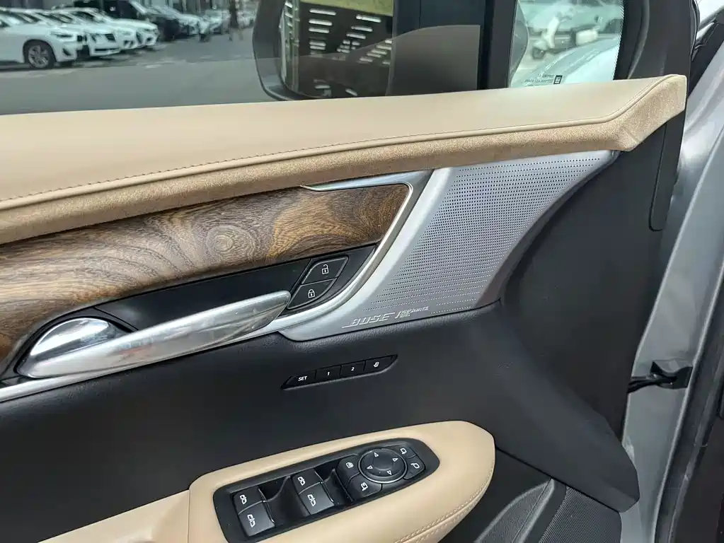 Cadillac XT5 2024 — фото 12