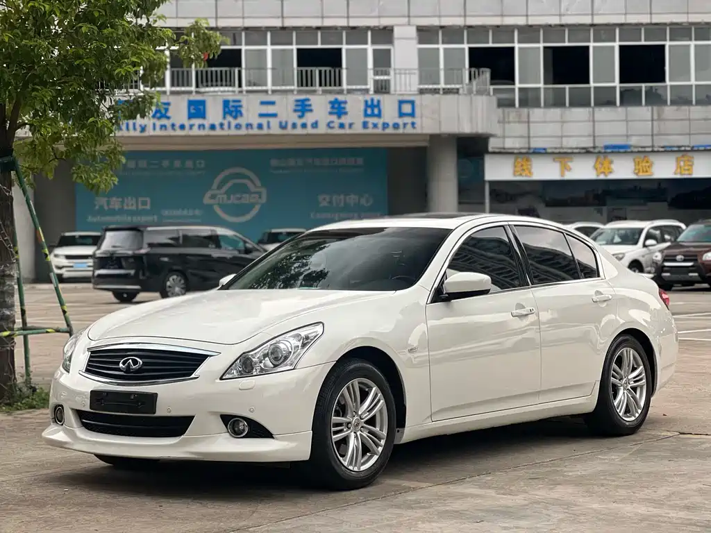Infiniti G 2013