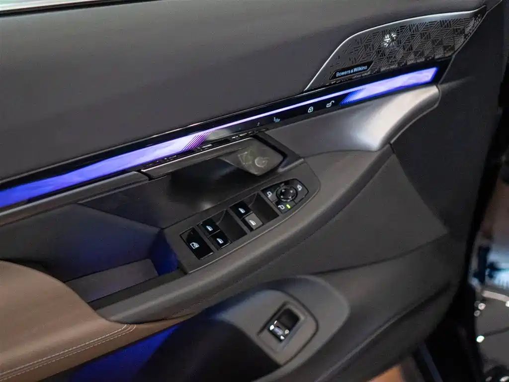 BMW 5 Series 2024 — фото 13