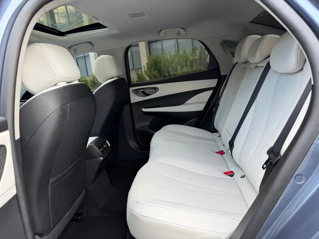 BYD Seal 05 DM-i 2025 — фото 10