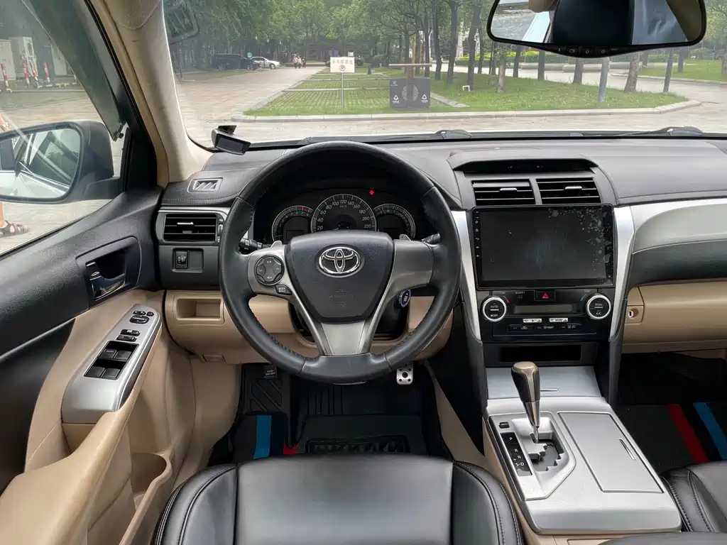 Toyota Camry 2013 — фото 15