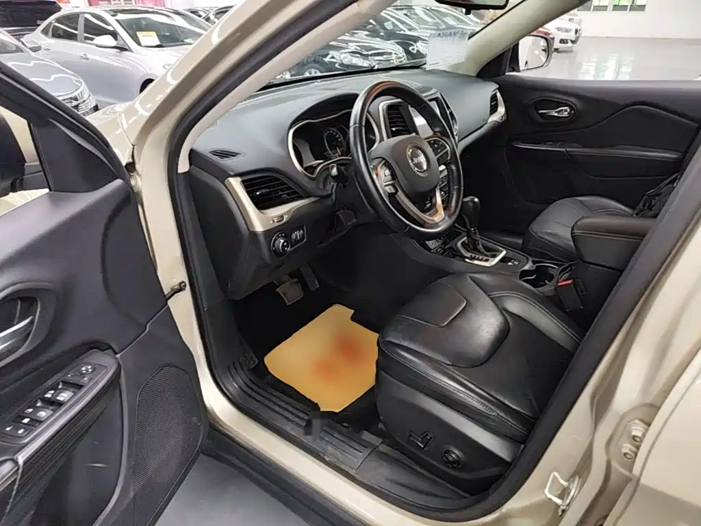 Jeep Cherokee 2018 — фото 23