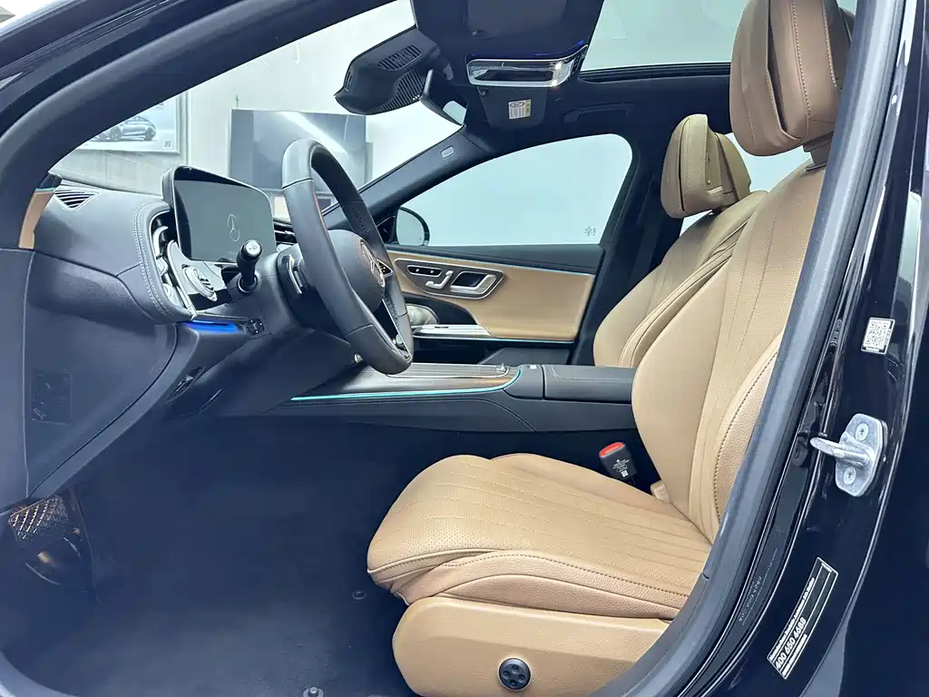 Mercedes-Benz E-Class 2025 — фото 11