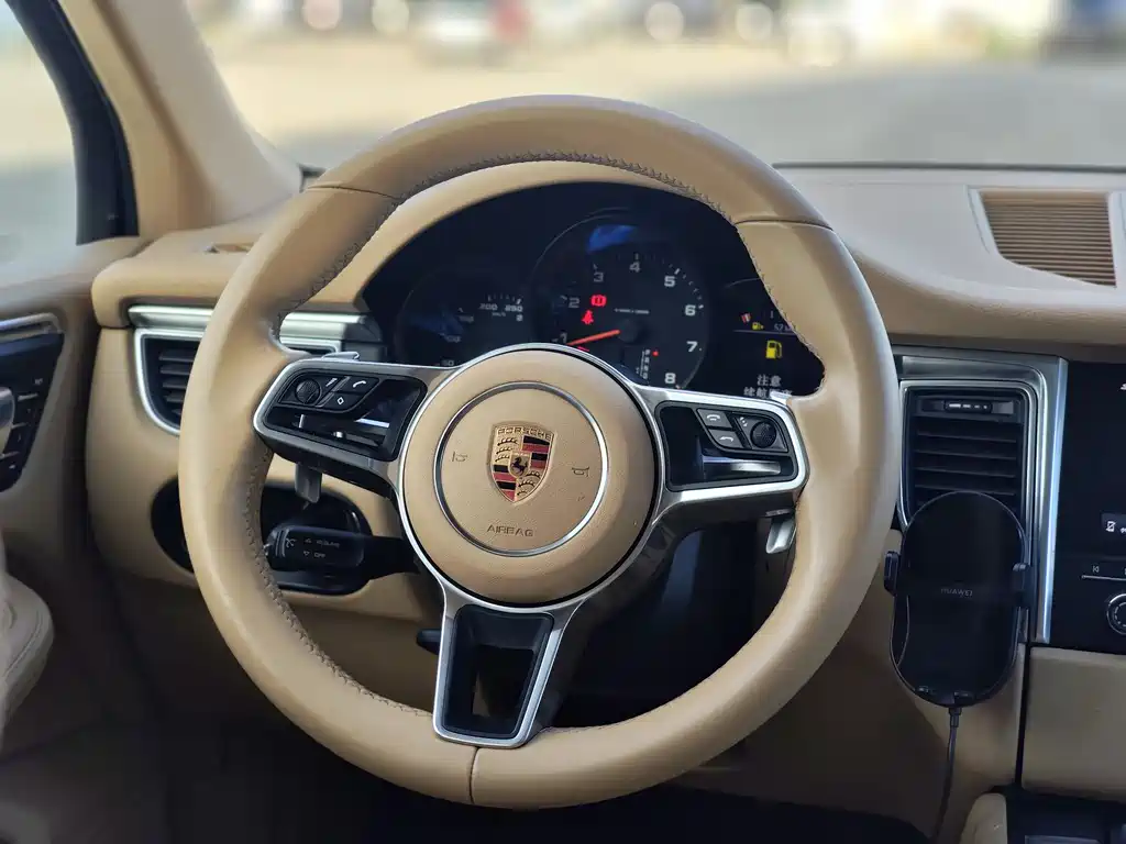 Porsche Macan 2016 — фото 19