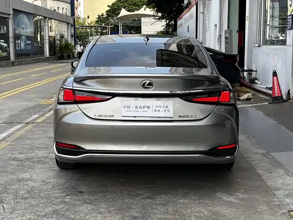 Lexus ES 2023
