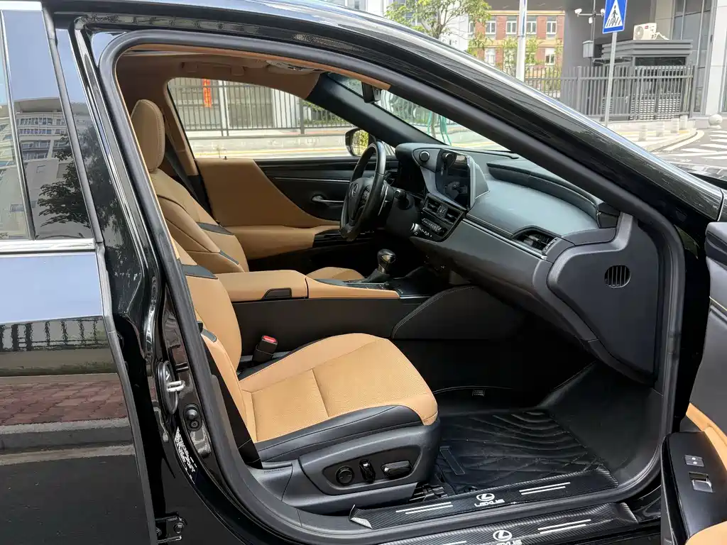 Lexus ES 2022