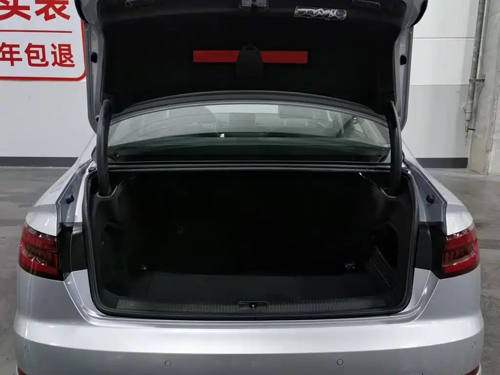 Audi A4L 2018 — фото 16