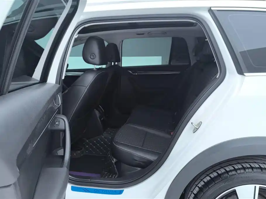 Skoda Octavia 2020 — фото 11
