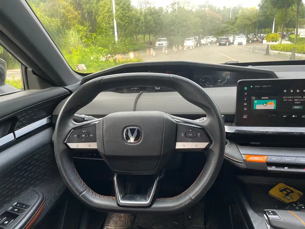 Changan UNI-V Smart Electric Idd 2023 — фото 4