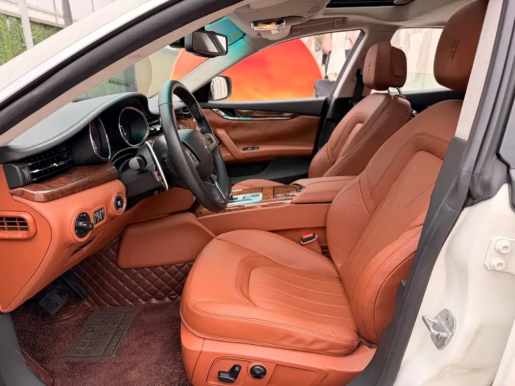 Maserati Quattroporte 2017 — фото 10