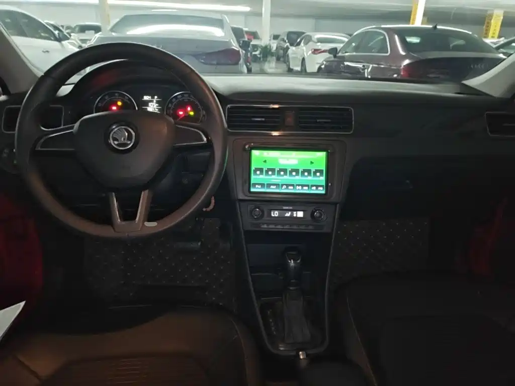Skoda Rapid Spaceback 2017 — фото 10
