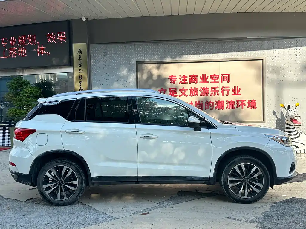 GAC Trumpchi GS4 New Energy 2018 — фото 4