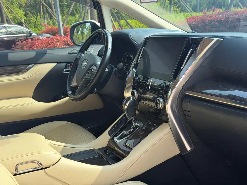 Toyota Alphard 2024 — фото 23