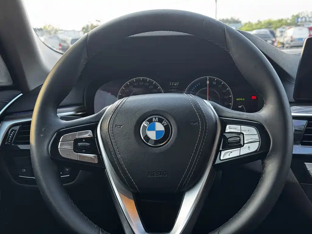 BMW 5 Series New Energy 2019 — фото 10