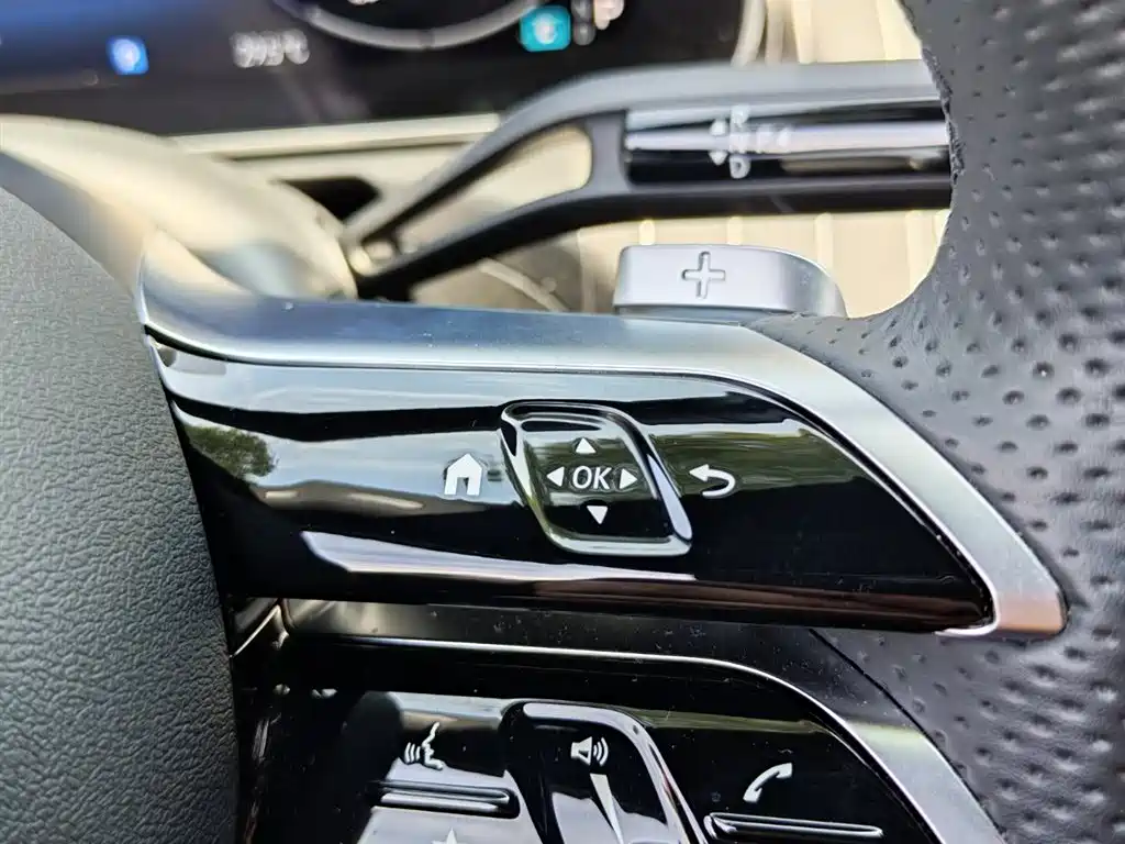 Mercedes-Benz C-Class 2023 — фото 14