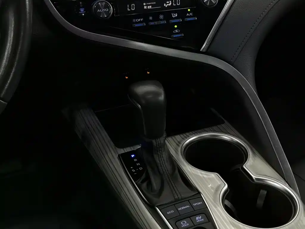 Toyota Camry 2020 — фото 13