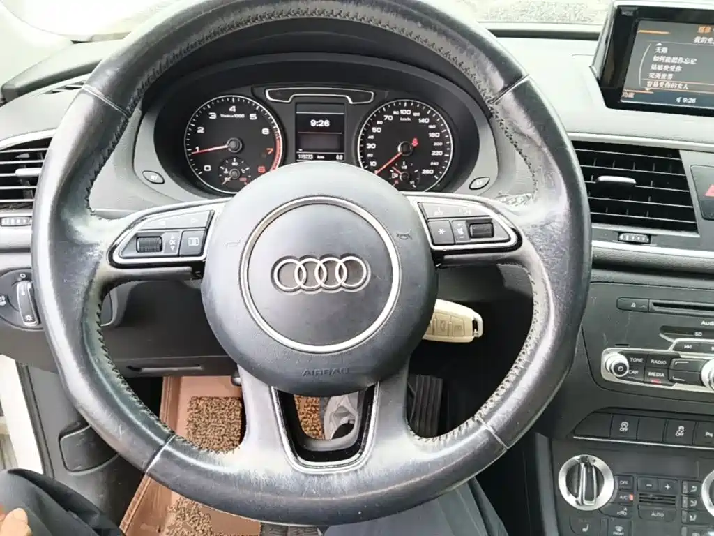 Audi Q3 2015 — фото 11