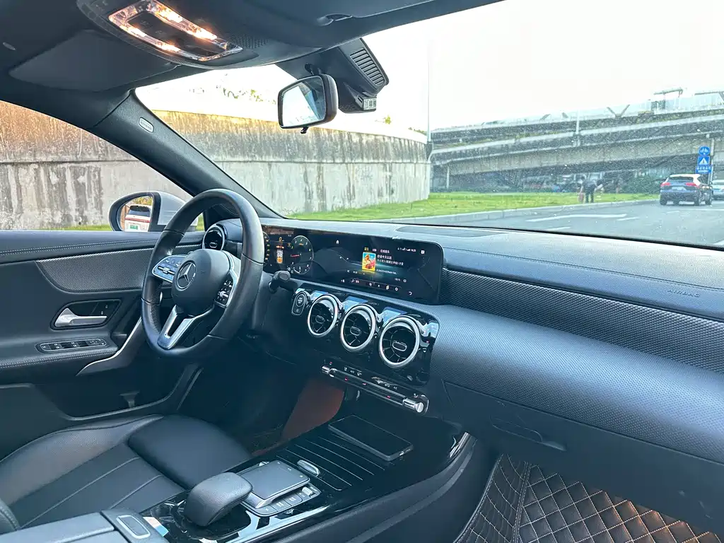 Mercedes-Benz A-Class 2022 — фото 10