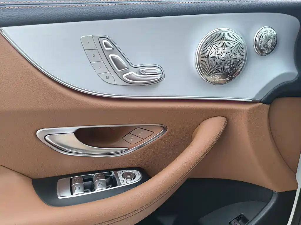 Mercedes-Benz E-Class 2023 — фото 9