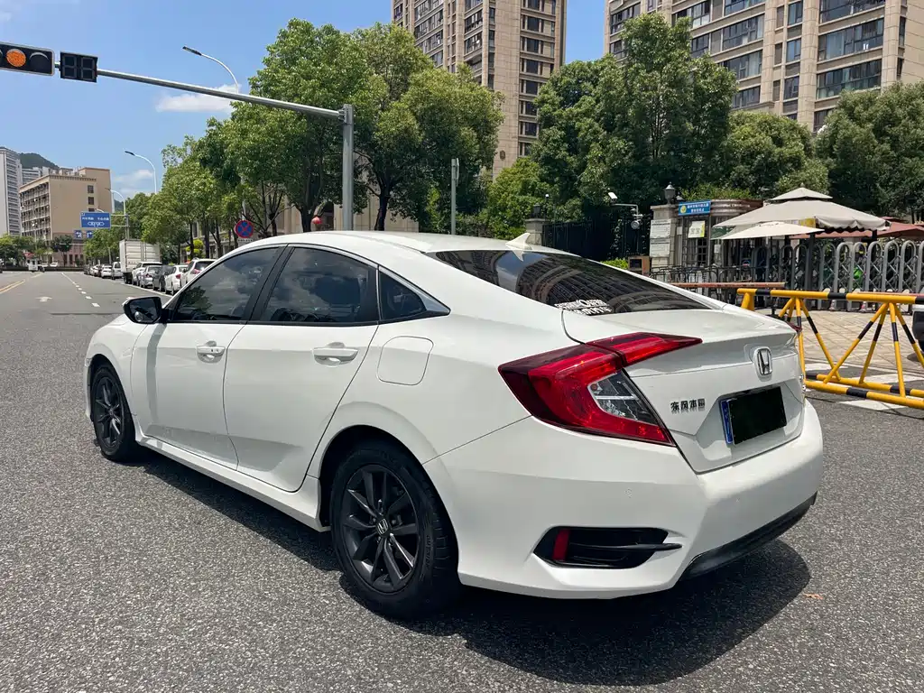 Honda Civic 2021 — фото 16