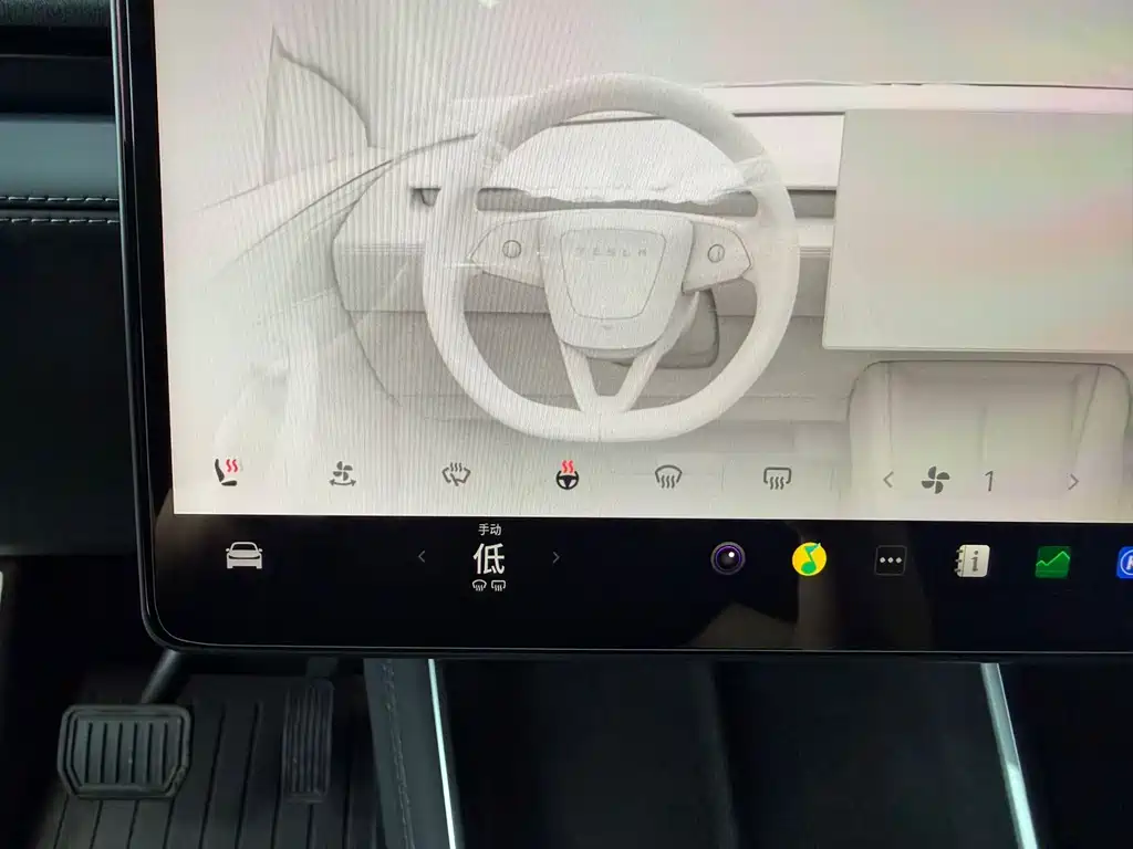 Tesla Model Y 2025 — фото 10