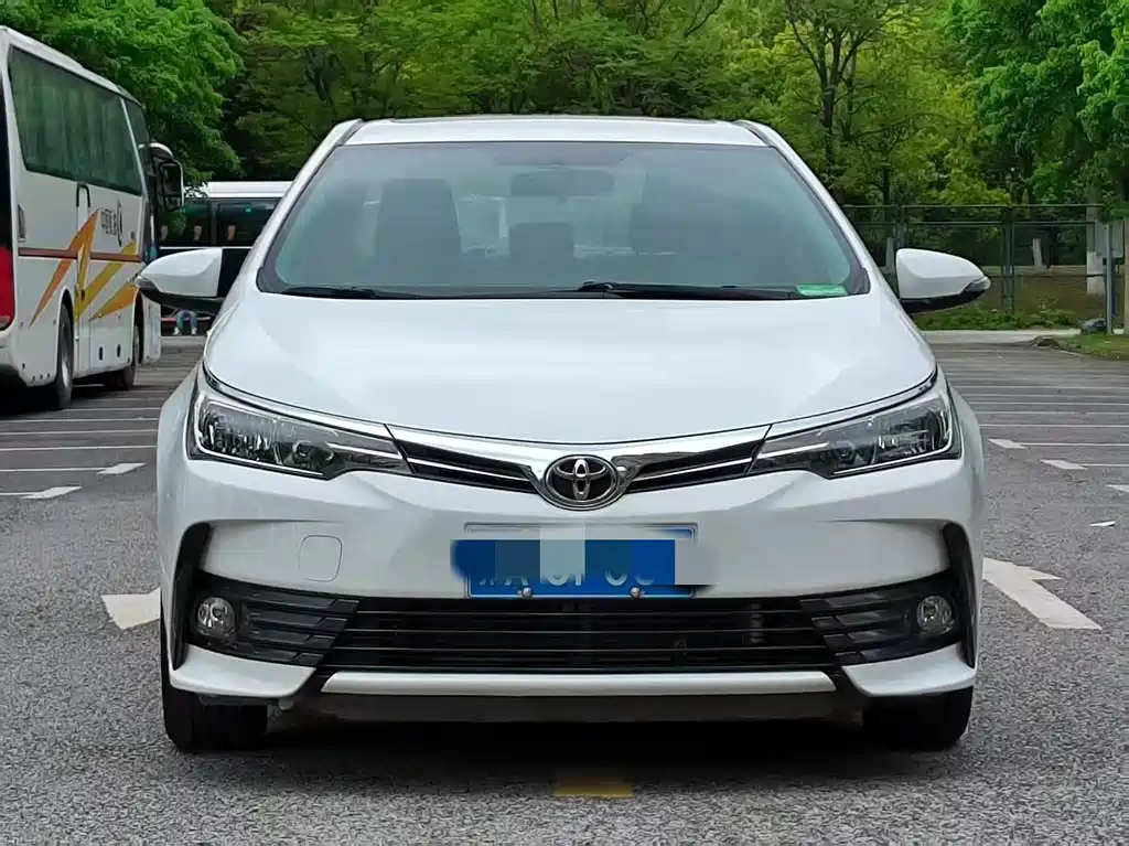 Toyota Corolla 2018 — фото 2